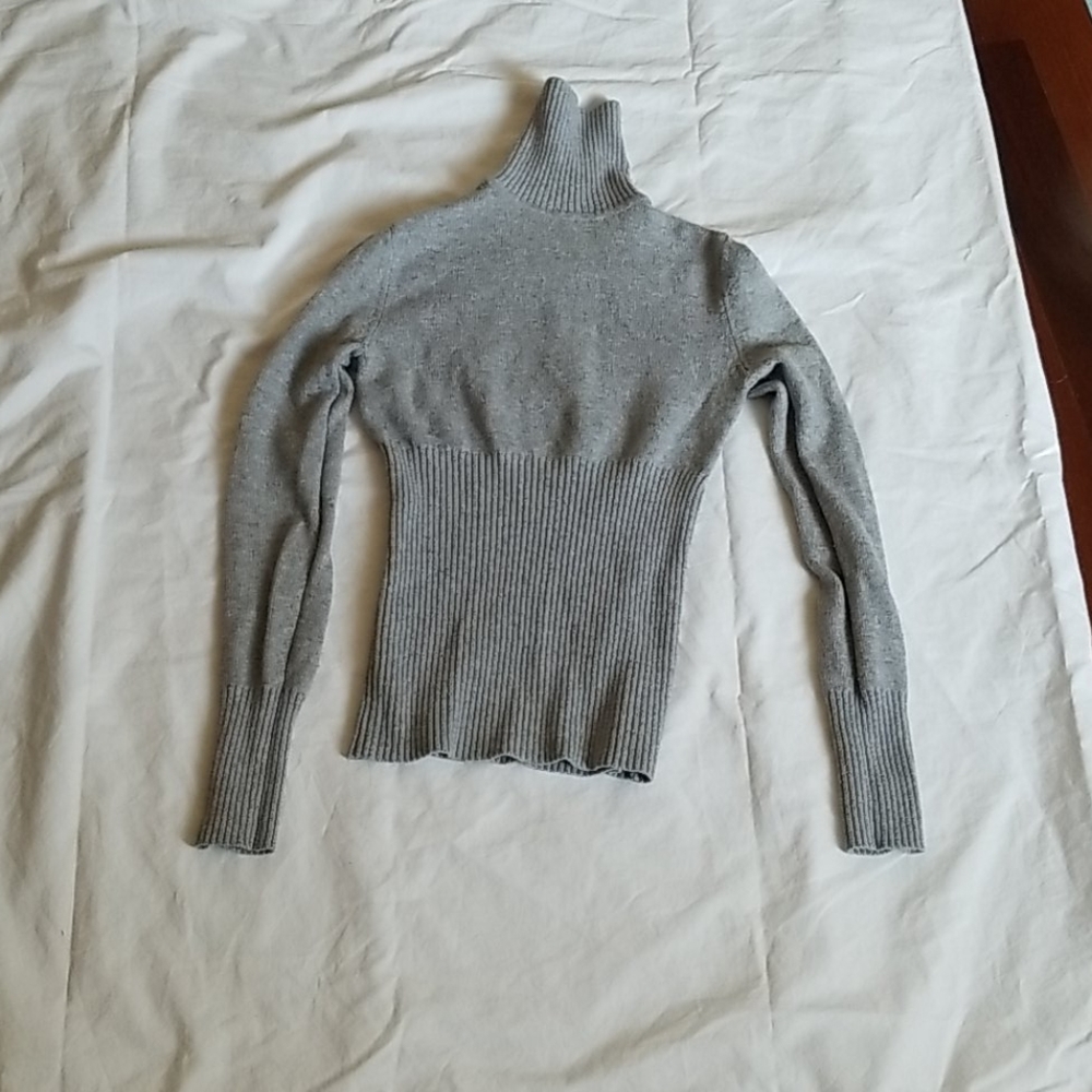 Fitted turtle neck